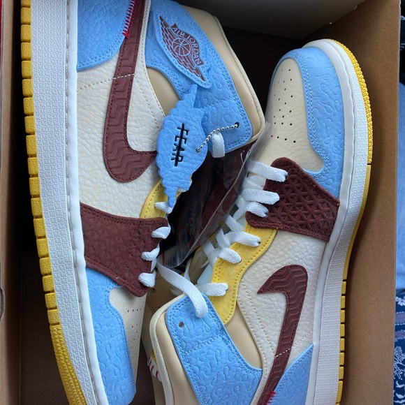 Maison Chateau Rouge x Air Jordan 1 Mid SE ‘FEARLESS’ - Picture 4 of 5